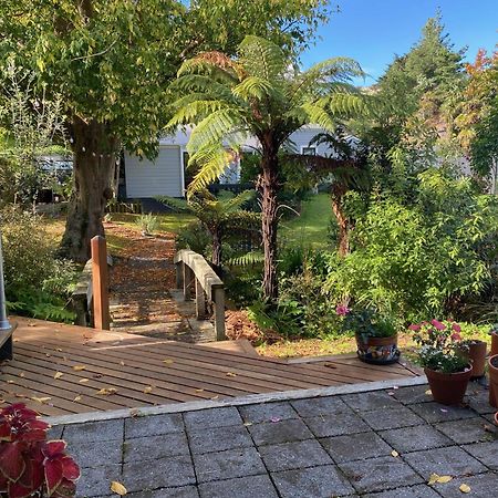 Superb Studio Retreat With Spa, Pool & Bbq Access Whanganui Eksteriør billede