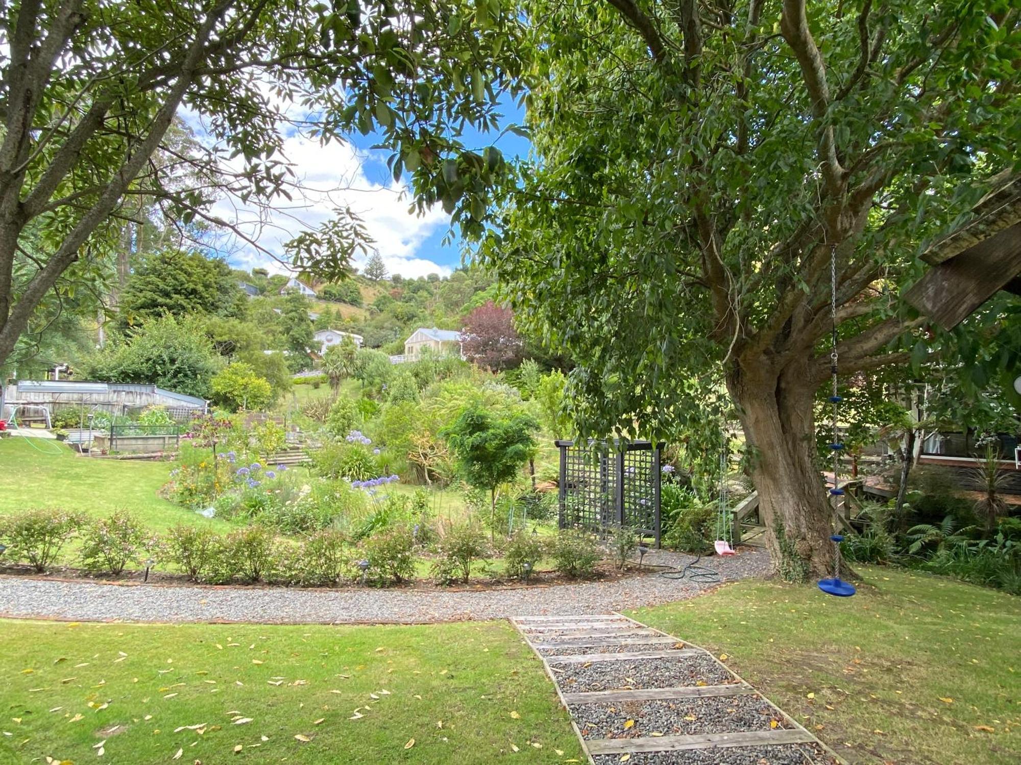Superb Studio Retreat With Spa, Pool & Bbq Access Whanganui Eksteriør billede