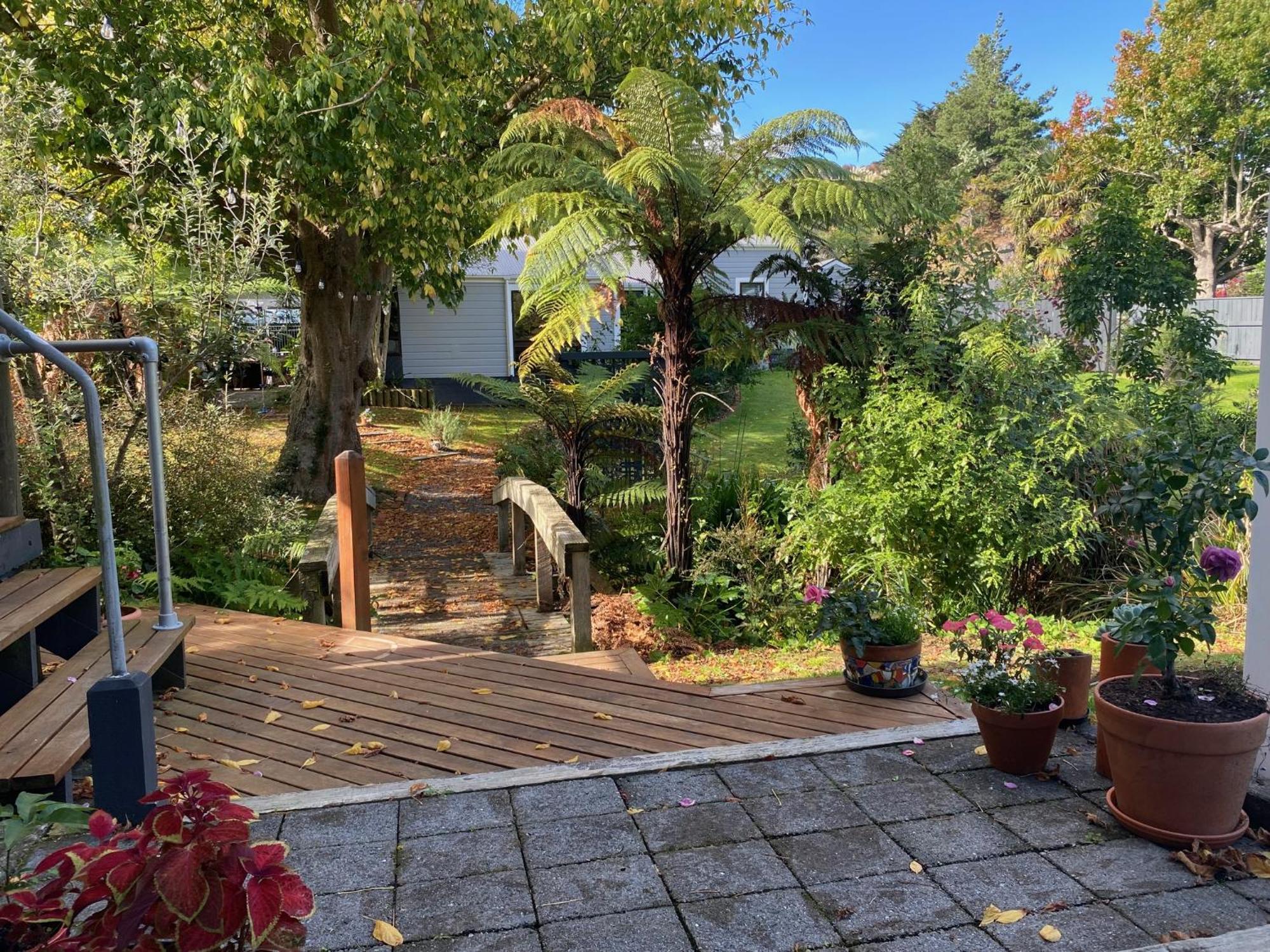 Superb Studio Retreat With Spa, Pool & Bbq Access Whanganui Eksteriør billede
