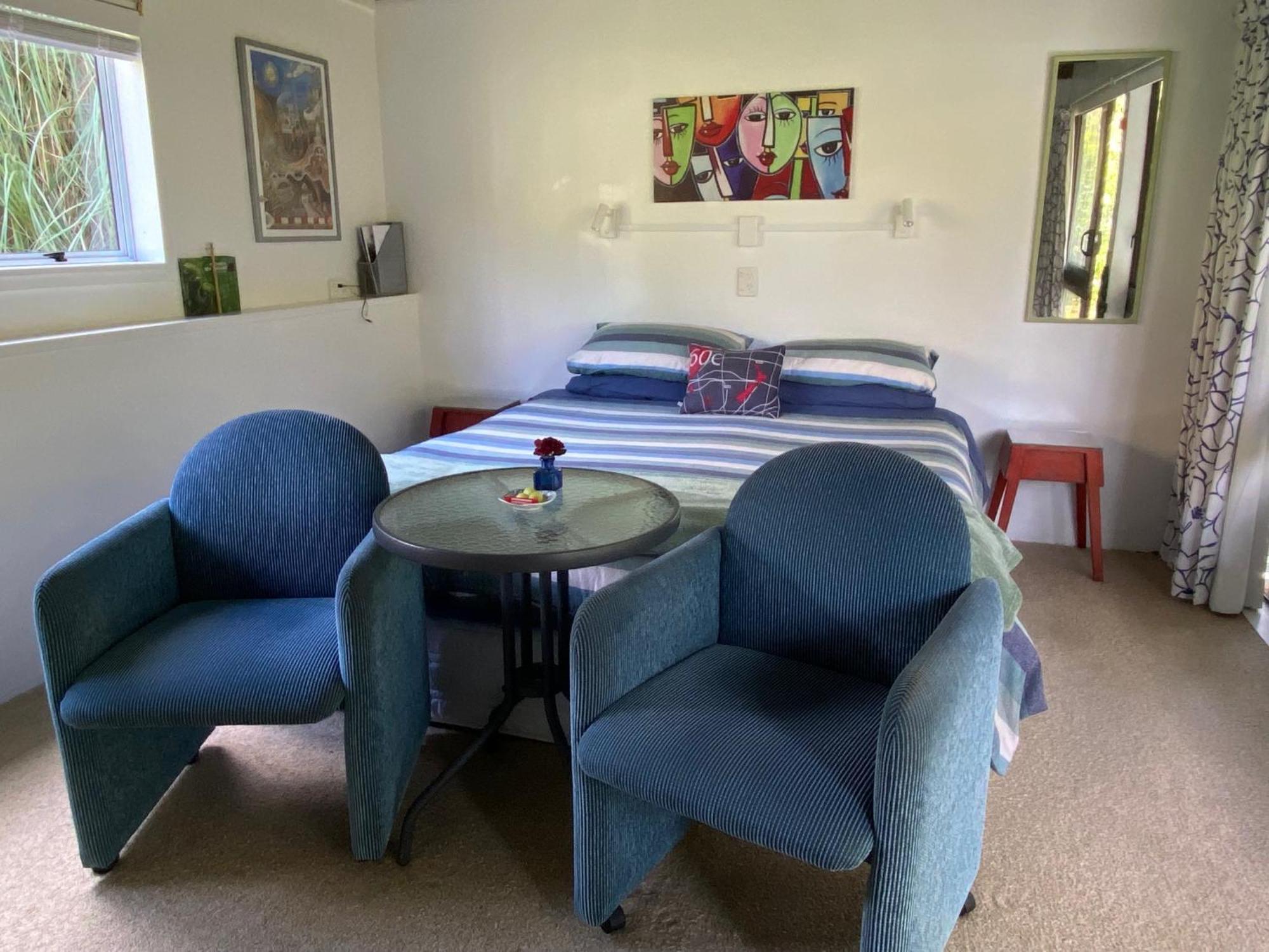Superb Studio Retreat With Spa, Pool & Bbq Access Whanganui Eksteriør billede